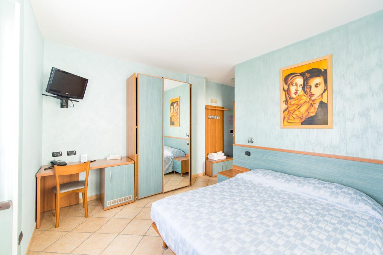 Hotel Bacco Beinette Exteriör bild